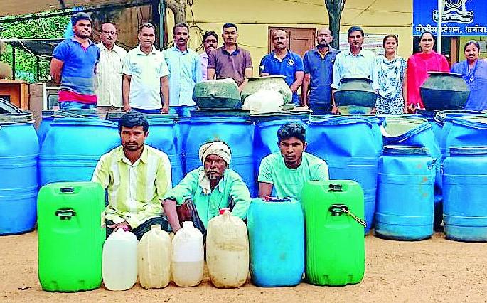 700 liters of seams seized | ७०० लिटर मोहफूल सडवा जप्त