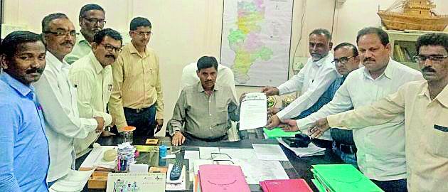 Cancel the decision of the school closure | शाळा बंदचा निर्णय रद्द करा Cancel the decision of the school closure | शाळा बंदचा निर्णय रद्द करा