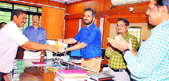 Focus on voting awareness | मतदान जागृतीवर भर द्या