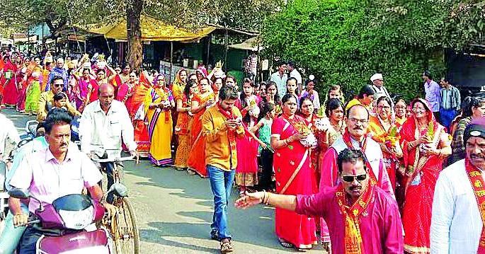 The city is full of Kalash Yatra | कलश यात्रेने शहर दुमदुमले The city is full of Kalash Yatra | कलश यात्रेने शहर दुमदुमले