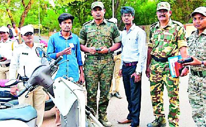 Vehicles are now e-invoices | वाहनांचे आता ई-चालान Vehicles are now e-invoices | वाहनांचे आता ई-चालान