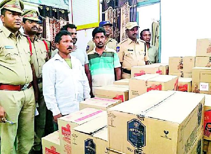The liquor coming from Telangana was caught on the border | तेलंगणातून येणारी दारू सीमेवरच पकडली