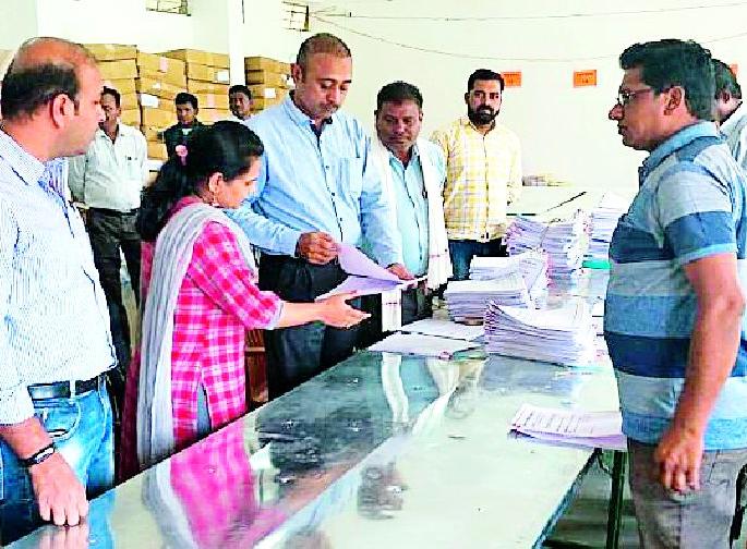 Lok Sabha Election 2019; Election Observers review preparedness | Lok Sabha Election 2019; निवडणूक निरीक्षकांनी घेतला तयारीचा आढावा