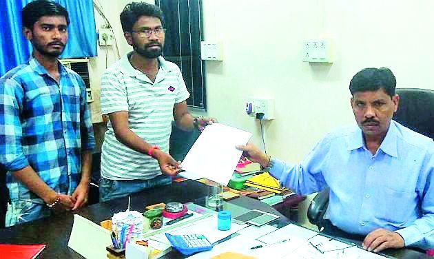 Close the online method | आॅनलाईन परीक्षा पद्धत बंद करा  Close the online method | आॅनलाईन परीक्षा पद्धत बंद करा