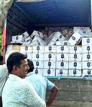 Out of the big 'Morke' detention after billions of millions of murders | कोट्यवधीच्या दारूतस्करीनंतरही बडे ‘म्होरके’ अटकेच्या बाहेर Out of the big 'Morke' detention after billions of millions of murders | कोट्यवधीच्या दारूतस्करीनंतरही बडे ‘म्होरके’ अटकेच्या बाहेर