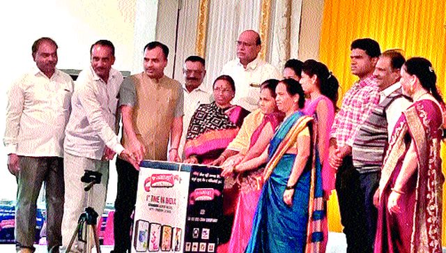 Allocation of 'Ghatghanti' by Panchayat Samiti | पंचायत समितीतर्फे ‘घरघंटी’चे वाटप