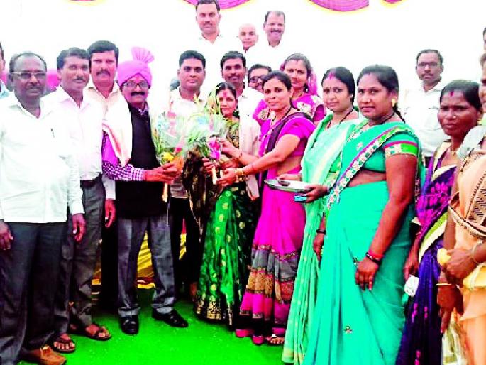 The book tells the way to live life | पुस्तक जीवन जगण्याचा मार्ग सांगते The book tells the way to live life | पुस्तक जीवन जगण्याचा मार्ग सांगते