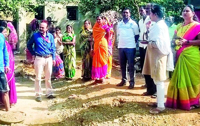  'Help' the hand of the afflicted family | ‘त्या’ पीडित कुटुंबाला मदतीचा हात