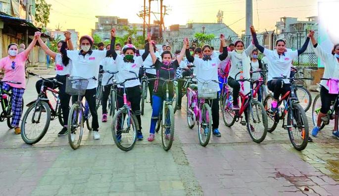 Family superhit if home minister fit | होम मिनिस्टर फिट तर कुटुंब सुपरहिट Family superhit if home minister fit | होम मिनिस्टर फिट तर कुटुंब सुपरहिट