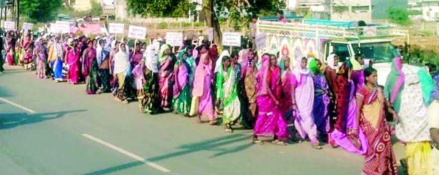 Consumer mobilization against chit fund companies | चिटफंड कंपन्यांविरोधात ग्राहकांचा जनआक्रोश मोर्चा Consumer mobilization against chit fund companies | चिटफंड कंपन्यांविरोधात ग्राहकांचा जनआक्रोश मोर्चा