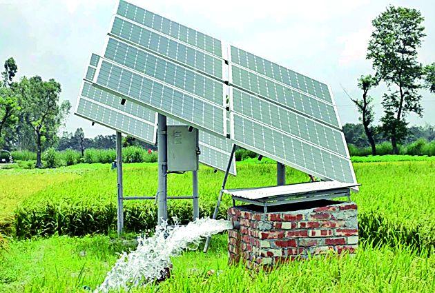 Solar Agricultural Pumps received to 72 farmers | ७२ शेतकºयांना मिळाले सौर कृषी पंप Solar Agricultural Pumps received to 72 farmers | ७२ शेतकºयांना मिळाले सौर कृषी पंप