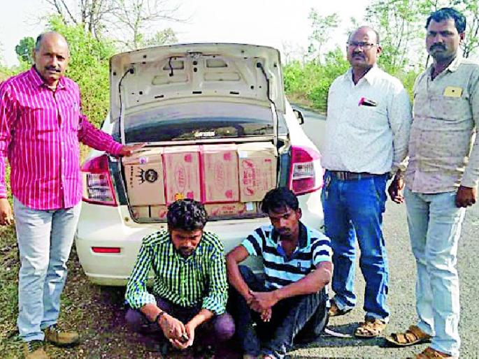The four-wheeler carrying liquor was caught | दारू वाहून नेणारी चारचाकी पकडली The four-wheeler carrying liquor was caught | दारू वाहून नेणारी चारचाकी पकडली