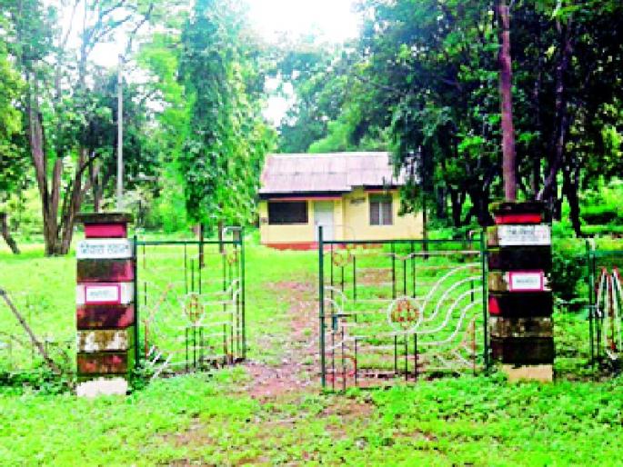 Twelve of the tourist packages | पर्यटन संकुलाचे वाजले बारा