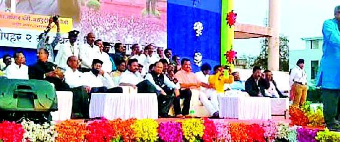 Who are you in conflict struggle? | संविधानाच्या संघर्षात तुम्ही कुणासोबत? Who are you in conflict struggle? | संविधानाच्या संघर्षात तुम्ही कुणासोबत?