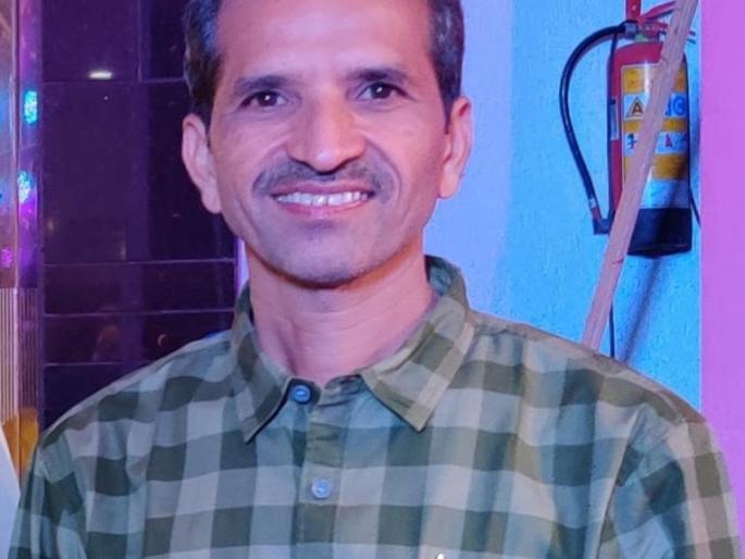 The body of abducted businessman Gautam Jhumbarlal Hiran of Belapur was found on the side of the railway track at MIDC premises here on Sunday morning. | अपहत गौतम हिरण या व्यावसायिकाचा मृतदेह रेल्वेमार्गाच्या कडेला आढळला. The body of abducted businessman Gautam Jhumbarlal Hiran of Belapur was found on the side of the railway track at MIDC premises here on Sunday morning. | अपहत गौतम हिरण या व्यावसायिकाचा मृतदेह रेल्वेमार्गाच्या कडेला आढळला.