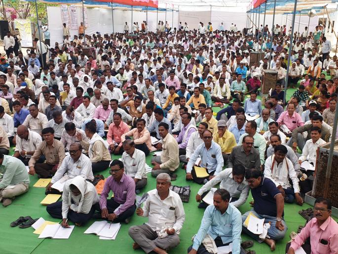 82 workers' training is stalked | ८२ कर्मचाऱ्यांची प्रशिक्षणाला दांडी 82 workers' training is stalked | ८२ कर्मचाऱ्यांची प्रशिक्षणाला दांडी