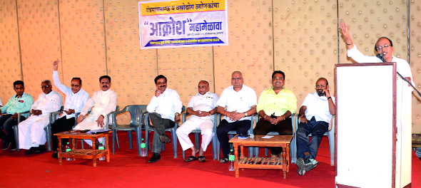 Statewide Agitation Movement by the month of athletes | यंत्रमागधारकांचे महिनाअखेरीस राज्यव्यापी आक्रोश आंदोलन Statewide Agitation Movement by the month of athletes | यंत्रमागधारकांचे महिनाअखेरीस राज्यव्यापी आक्रोश आंदोलन