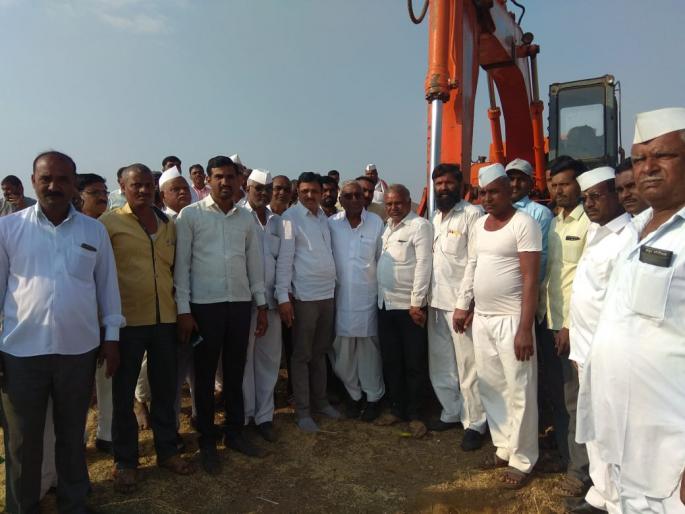 The start of the work of the Chandrapur Bundi Arandgaon Canal | चणकापूर झाडी एरंडगाव कालव्याच्या कामास प्रारंभ The start of the work of the Chandrapur Bundi Arandgaon Canal | चणकापूर झाडी एरंडगाव कालव्याच्या कामास प्रारंभ