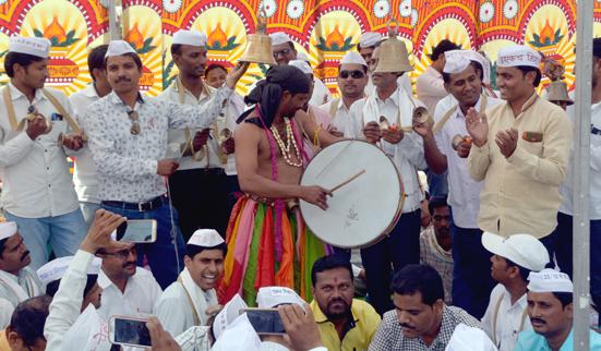 Protest demonstrations for the old pensions | जुन्या पेन्शनसाठी घंटानाद आंदोलन Protest demonstrations for the old pensions | जुन्या पेन्शनसाठी घंटानाद आंदोलन