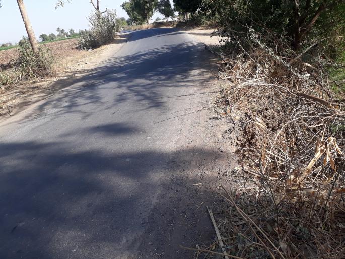 In front of the gate of the gate of the fort, | पठाव्या रस्त्याला वटार फाट्याजवळ भागदाद In front of the gate of the gate of the fort, | पठाव्या रस्त्याला वटार फाट्याजवळ भागदाद