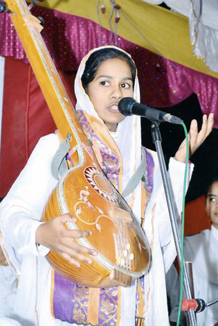 Ahmednagar Weekly Hanuman Week of Teenage girls in 11 districts | ११ जिल्ह्यातील किशोरवयीन मुलींचा अहमदनगरला हरिनाम सप्ताह Ahmednagar Weekly Hanuman Week of Teenage girls in 11 districts | ११ जिल्ह्यातील किशोरवयीन मुलींचा अहमदनगरला हरिनाम सप्ताह