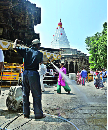 Ambabai temple complex ready for Navaratri | नवरात्रौत्सवासाठी अंबाबाइ मंदिराचा परिसर सज्ज Ambabai temple complex ready for Navaratri | नवरात्रौत्सवासाठी अंबाबाइ मंदिराचा परिसर सज्ज
