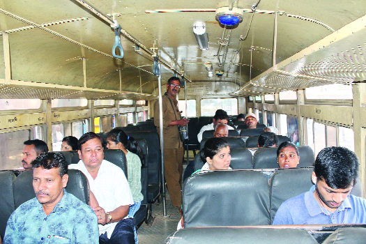 Farmers should work for the price! | शेतकऱ्यांना दाम, पोरांना काम पाहिजे! Farmers should work for the price! | शेतकऱ्यांना दाम, पोरांना काम पाहिजे!