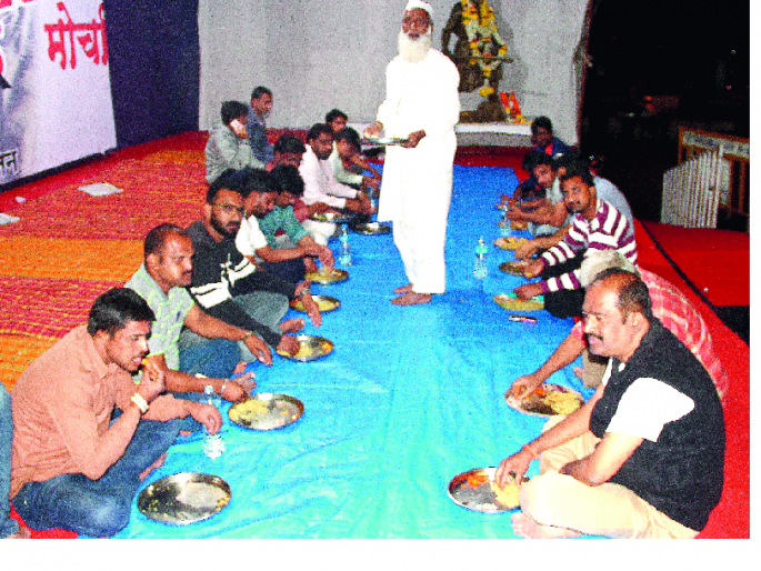 Muslim shoulders shoulder shoulder in Maratha war | मराठ्यांच्या लढाईत मुस्लिमांचा खांद्याला खांदा Muslim shoulders shoulder shoulder in Maratha war | मराठ्यांच्या लढाईत मुस्लिमांचा खांद्याला खांदा