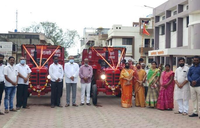 Dedication of bell trains at Lasalgaon | लासलगाव येथे घंटागाड्यांचे लोकार्पण Dedication of bell trains at Lasalgaon | लासलगाव येथे घंटागाड्यांचे लोकार्पण