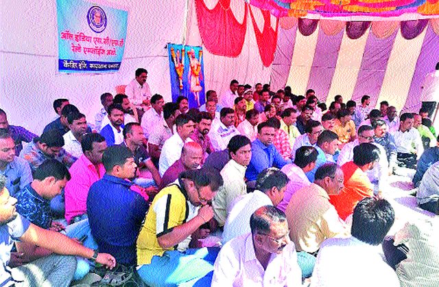 SC, ST Associations Dam | एससी, एसटी असोसिएशनचे धरणे SC, ST Associations Dam | एससी, एसटी असोसिएशनचे धरणे