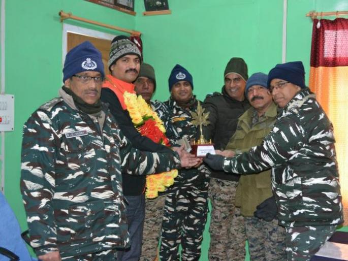 Jawan Deepak Wadhwan retires from Central Reserve Police Force | जवान दीपक वावधाने केंद्रीय राखीव पोलीस दलातून निवृत्त Jawan Deepak Wadhwan retires from Central Reserve Police Force | जवान दीपक वावधाने केंद्रीय राखीव पोलीस दलातून निवृत्त