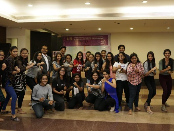 Self-protection lessons from the Marc martial arts organization | मार्क मार्शल आर्ट्स संस्थेकडून विद्यार्थिनींना स्व-संरक्षणाचे धडे Self-protection lessons from the Marc martial arts organization | मार्क मार्शल आर्ट्स संस्थेकडून विद्यार्थिनींना स्व-संरक्षणाचे धडे