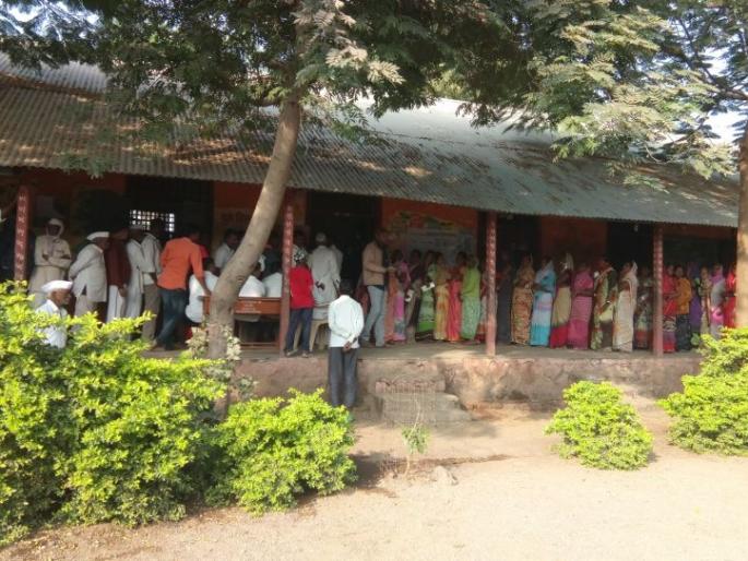 Voting for Dhule Zilla Parishad elections begins | धुळे जिल्हा परिषद निवडणुकीसाठी मतदान सुरू Voting for Dhule Zilla Parishad elections begins | धुळे जिल्हा परिषद निवडणुकीसाठी मतदान सुरू