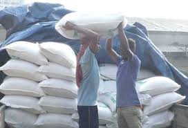 nashik,the,protection,of,mathakadi,mathadi,from,the,wind | मालधक्क्यावरील माथाडींची सुरक्षा वाऱ्यावर