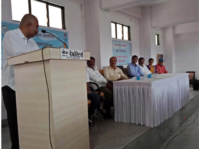 Water Foundation felicitates on behalf of Water Foundation | पाणी फाऊंडेशनच्या वतीने जलरत्नांचा सत्कार Water Foundation felicitates on behalf of Water Foundation | पाणी फाऊंडेशनच्या वतीने जलरत्नांचा सत्कार