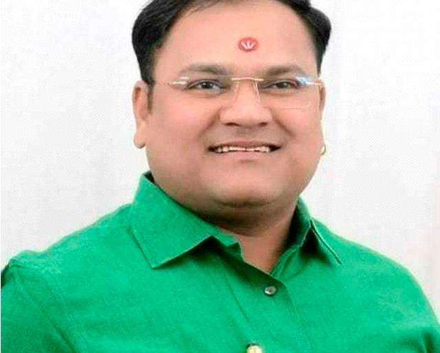 Army officer commits suicide by strangulation | सेना पदाधिकाऱ्याची गळफास घेऊन आत्महत्या Army officer commits suicide by strangulation | सेना पदाधिकाऱ्याची गळफास घेऊन आत्महत्या