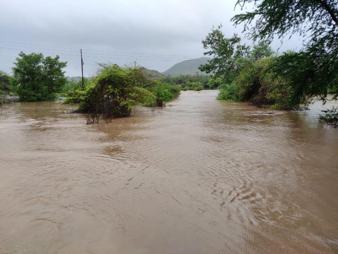 In the eastern part of Igatpuri, life-threatening disruption is due to rain | इगतपुरीच्या पूर्व भागात पर्जन्यवृष्टीमुळे जनजीवन विस्कळीत In the eastern part of Igatpuri, life-threatening disruption is due to rain | इगतपुरीच्या पूर्व भागात पर्जन्यवृष्टीमुळे जनजीवन विस्कळीत