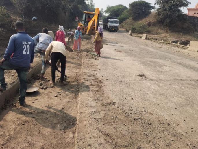 From Bedki to Kondaiwari road work started | बेडकी ते कोंडाईबारी रस्त्याच्या कामाला सुरुवात From Bedki to Kondaiwari road work started | बेडकी ते कोंडाईबारी रस्त्याच्या कामाला सुरुवात