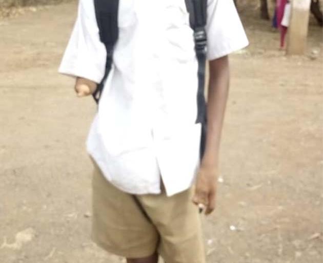 Umeesh, who has one hand and one leg, earns 8 Kms from day to day school! | एक हात व एक पाय असलेला उमेश शाळेसाठी दररोज करतो आठ कि.मी.पायपीट!