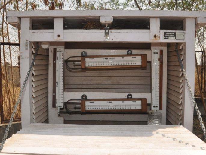 The temperature of 44 places in the district is a smooth entry | जिल्ह्यात 44 ठिकाणी तापमानाची सुरळीत नोंद The temperature of 44 places in the district is a smooth entry | जिल्ह्यात 44 ठिकाणी तापमानाची सुरळीत नोंद
