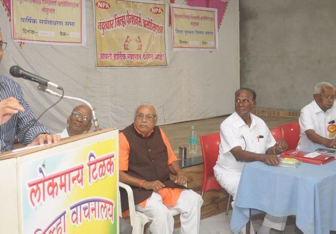 Maintain old pension plans instead of contributors | अंशदायी ऐवजी जुनीच पेन्शन योजना कायम ठेवा Maintain old pension plans instead of contributors | अंशदायी ऐवजी जुनीच पेन्शन योजना कायम ठेवा