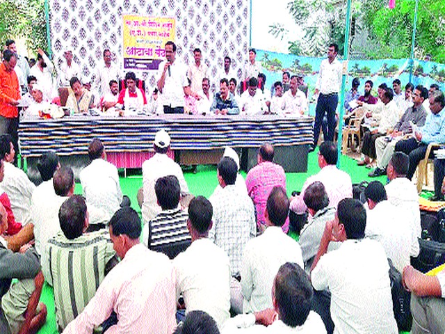 Review meeting issues rain | आढावा बैठकीत समस्यांचा पाऊस Review meeting issues rain | आढावा बैठकीत समस्यांचा पाऊस