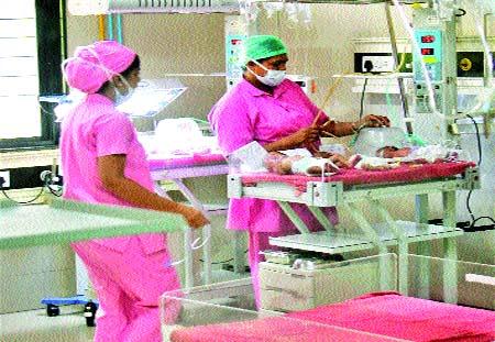 A tragic reality throughout the month: 55 infant deaths due to lack of oxygen | महिनाभरातील धक्कादायक वास्तव : आॅक्सिजनचा तुटवडा, निधी मंजूर होऊनही मिळेना मुहूर्त जिल्हा रुग्णालयात ५५ अर्भकांचा मृत्यू A tragic reality throughout the month: 55 infant deaths due to lack of oxygen | महिनाभरातील धक्कादायक वास्तव : आॅक्सिजनचा तुटवडा, निधी मंजूर होऊनही मिळेना मुहूर्त जिल्हा रुग्णालयात ५५ अर्भकांचा मृत्यू