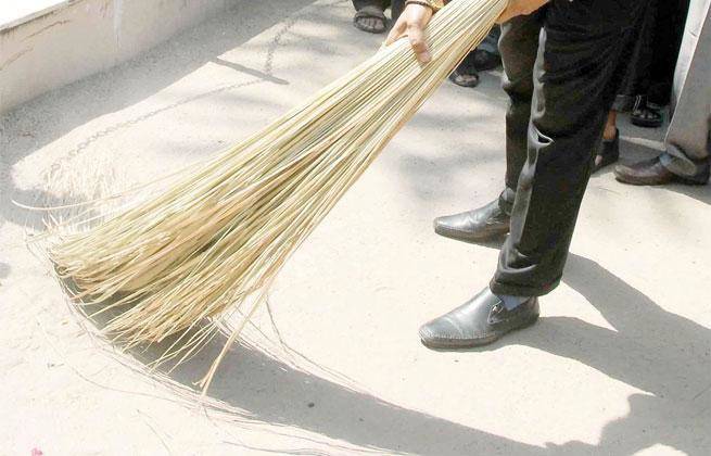 Cleanliness of the area along with Panchganga Ghat | पंचगंगा घाटासह परिसराची स्वच्छता Cleanliness of the area along with Panchganga Ghat | पंचगंगा घाटासह परिसराची स्वच्छता