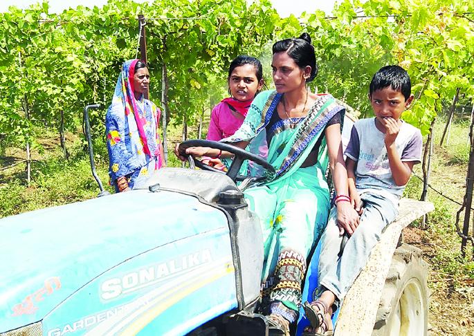 Mother-in-law and daughter-in-law reflect on traditional tensions | सासू-सुनेने पारंपरिक तणावाचं नातं माय-लेकीच्या प्रेमळ नात्यात परावर्तित केलं Mother-in-law and daughter-in-law reflect on traditional tensions | सासू-सुनेने पारंपरिक तणावाचं नातं माय-लेकीच्या प्रेमळ नात्यात परावर्तित केलं