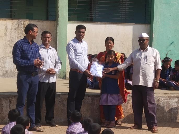  The honesty of the student, the ring of 3 thousand has been returned | विद्यार्थिनीचा प्रामाणिकपणा, ४० हजारांची अंगठी केली परत