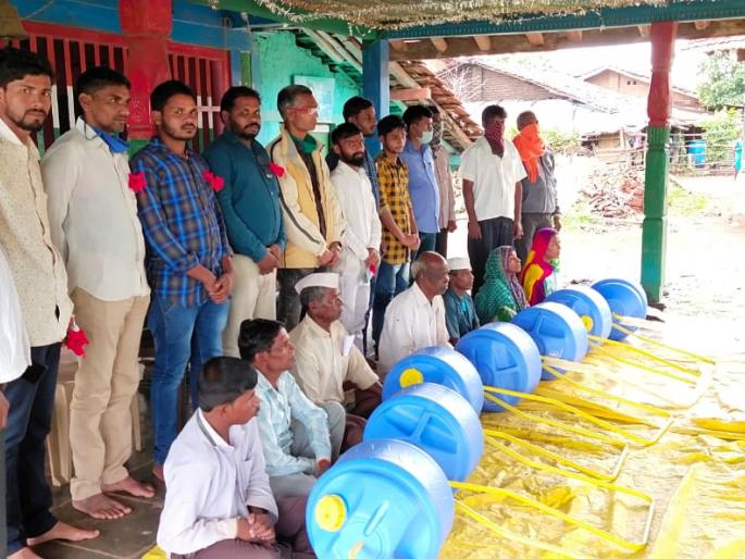 The burden on the heads of rural women! | ग्रामीण महिलांचे डोक्यावरचे ओझे हातावर ! The burden on the heads of rural women! | ग्रामीण महिलांचे डोक्यावरचे ओझे हातावर !