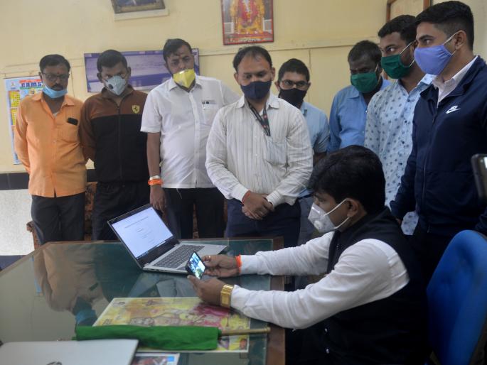 Stopping MP Hemant Godse has colored politics | खासदार हेमंत गोडसे यांना रोखल्याने रंगले राजकारण Stopping MP Hemant Godse has colored politics | खासदार हेमंत गोडसे यांना रोखल्याने रंगले राजकारण