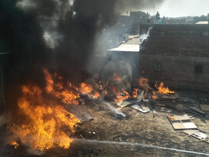 nashik,scraping,goods,disguise,fire | वडाळागावातील भंगार मालाच्या गुदामाला आग