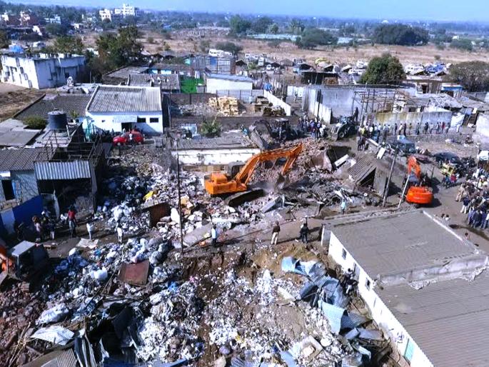 On the anniversary of the scandal market anti-campaign campaign in Nashik, but the unauthorized market resuming | नाशिकमधील भंगार बाजार विरोधी मोहिमेची वर्षपूर्ती, मात्र पुन्हा बसतोय अनधिकृत बाजार  On the anniversary of the scandal market anti-campaign campaign in Nashik, but the unauthorized market resuming | नाशिकमधील भंगार बाजार विरोधी मोहिमेची वर्षपूर्ती, मात्र पुन्हा बसतोय अनधिकृत बाजार